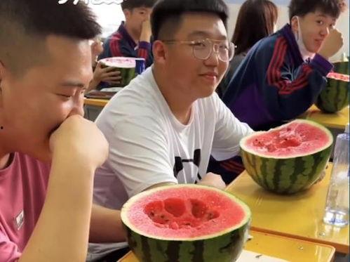 徐汇老师吃瓜,揭秘校园里的“瓜田”风云