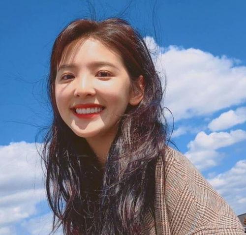 网红美女叶子皮肤白不白,网红美女，肌肤如雪，白皙动人