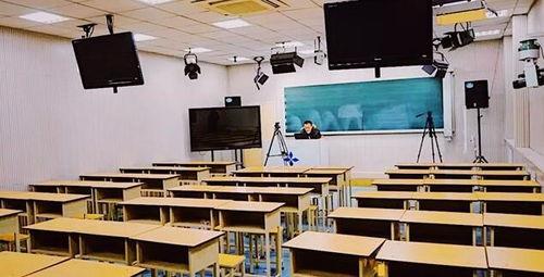 钉钉上课老师吃瓜,老师边授课边吃瓜，趣味横生引热议