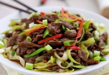 韩国网红姜葱爆牛肉,姜葱爆牛肉，网红秘制家常风味